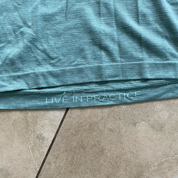 Lululemon Training Short Sleeve Shirt - Picture 2 of 4